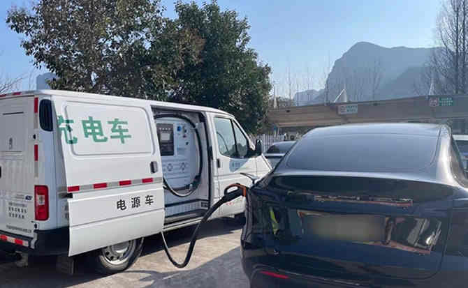 香格里拉汽车搭电