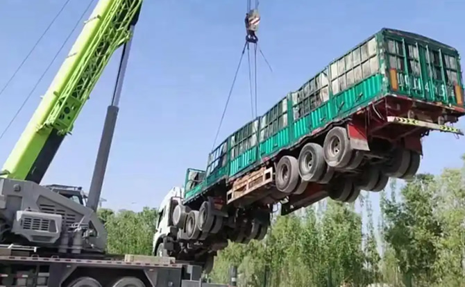 香格里拉道路脱困救援案例